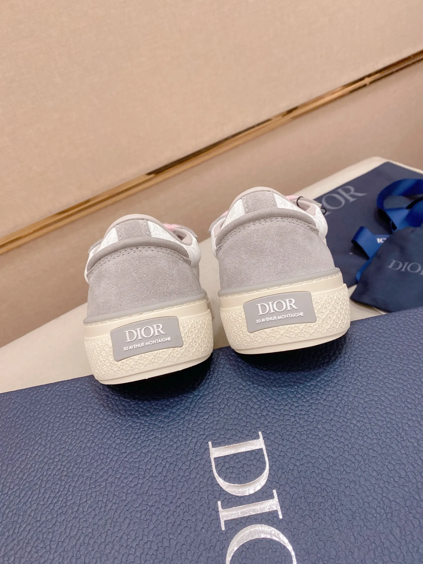 Factory price: 300 Men's shoes 💰[Dior·Dior] Top 🔍Couple style 💏🔍New casual sports style couple shoes, new four-season design, perfect workmanship, lace-up lazy style to create cabinet quality, upper: imported first-layer cowhide, sheepskin lining is soft and comfortable, ultra-light TPU wear-resistant outsole, simple, versatile fashion men's shoes, excellent color code number 35--44